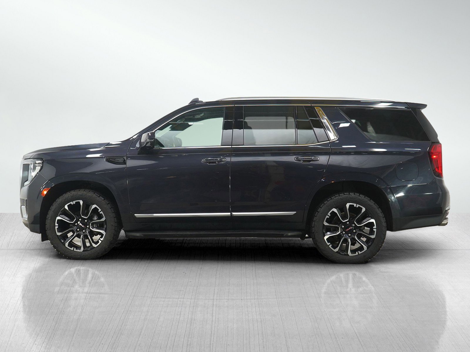 Used 2023 GMC Yukon Denali image 2