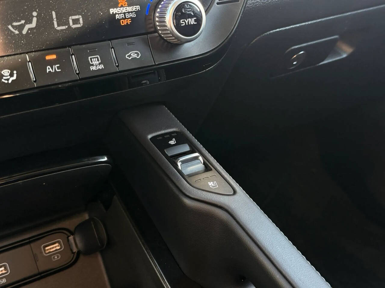 Used 2020 Kia Telluride EX w/ EX Premium Package AWD/4WD image 22