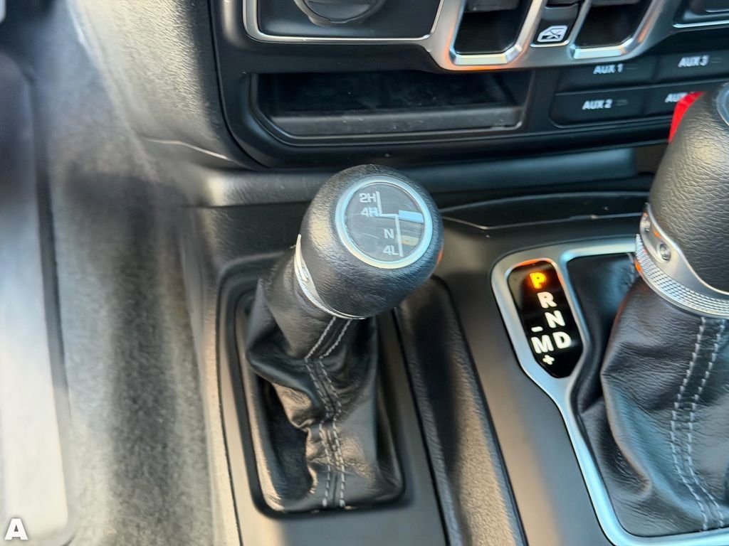 Used 2025 Jeep Wrangler Sport S image 29