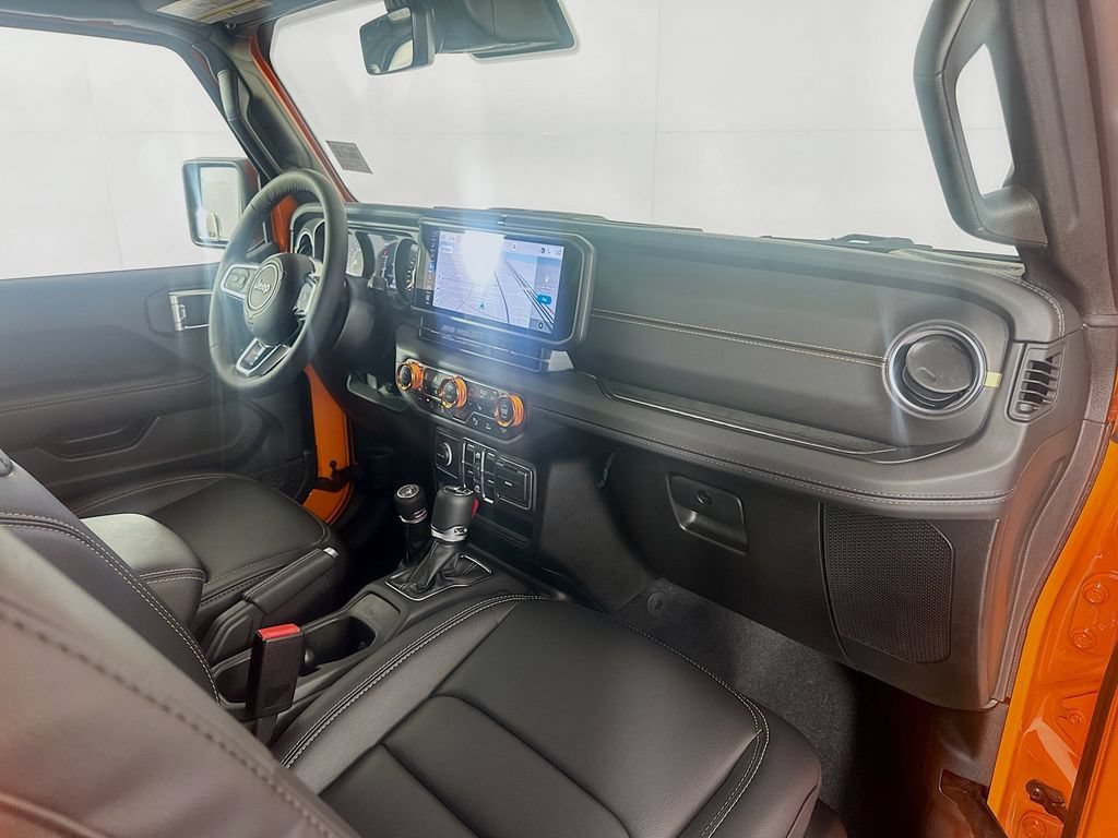 Used 2025 Jeep Wrangler Unlimited Sahara AWD/4WD image 30