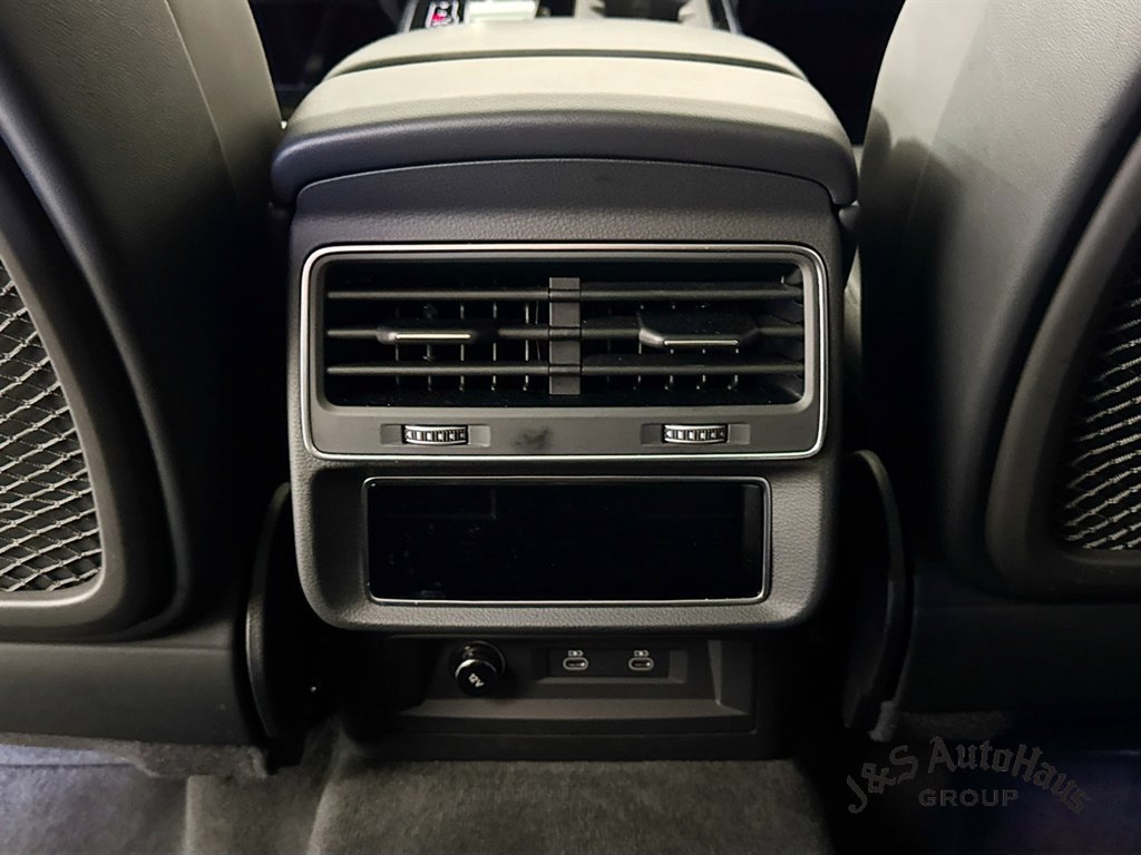 Used 2024 Audi SQ8 Prestige w/ Prestige Package AWD/4WD image 32