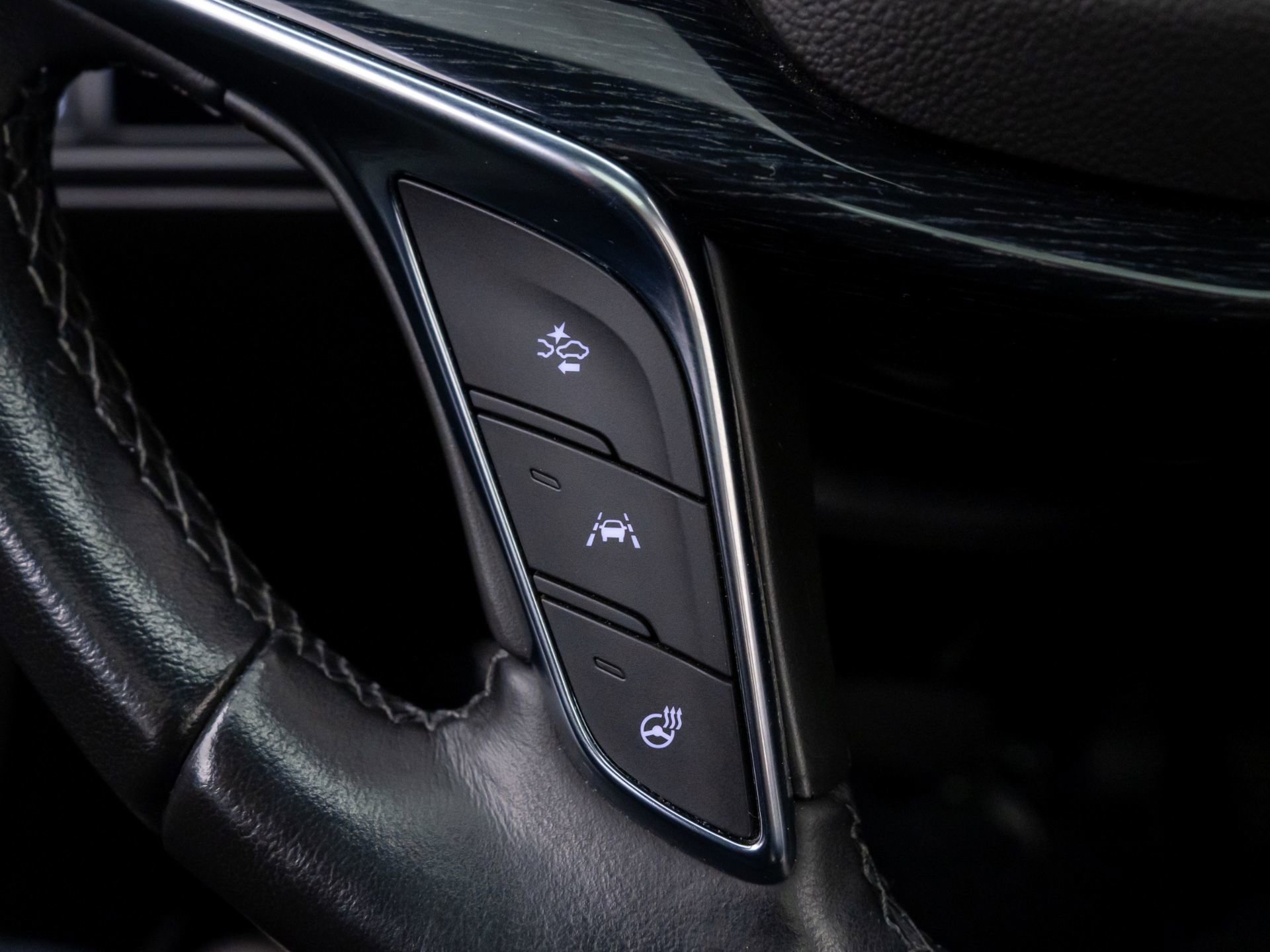 Used 2020 Cadillac XT5 Premium Luxury w/ LPO, Floor Liner Package image 24