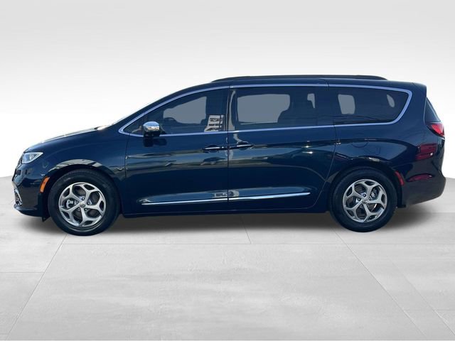 Used 2023 Chrysler Pacifica Limited image 4