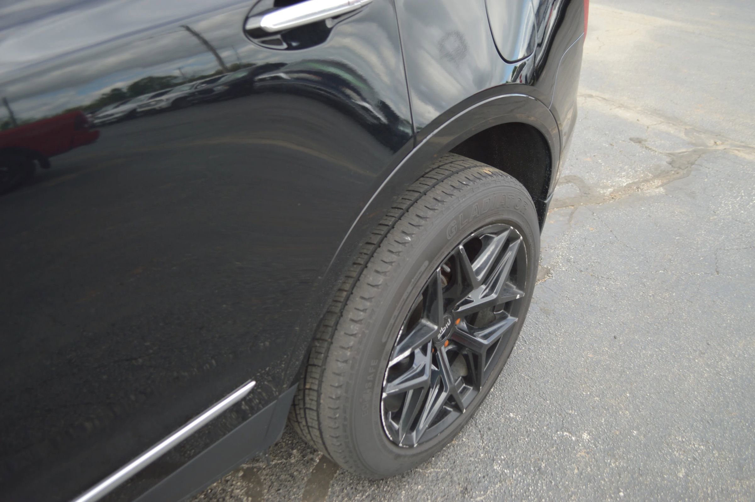 Used 2018 Cadillac XT5 Luxury w/ Driver Awareness Package AWD/4WD image 4