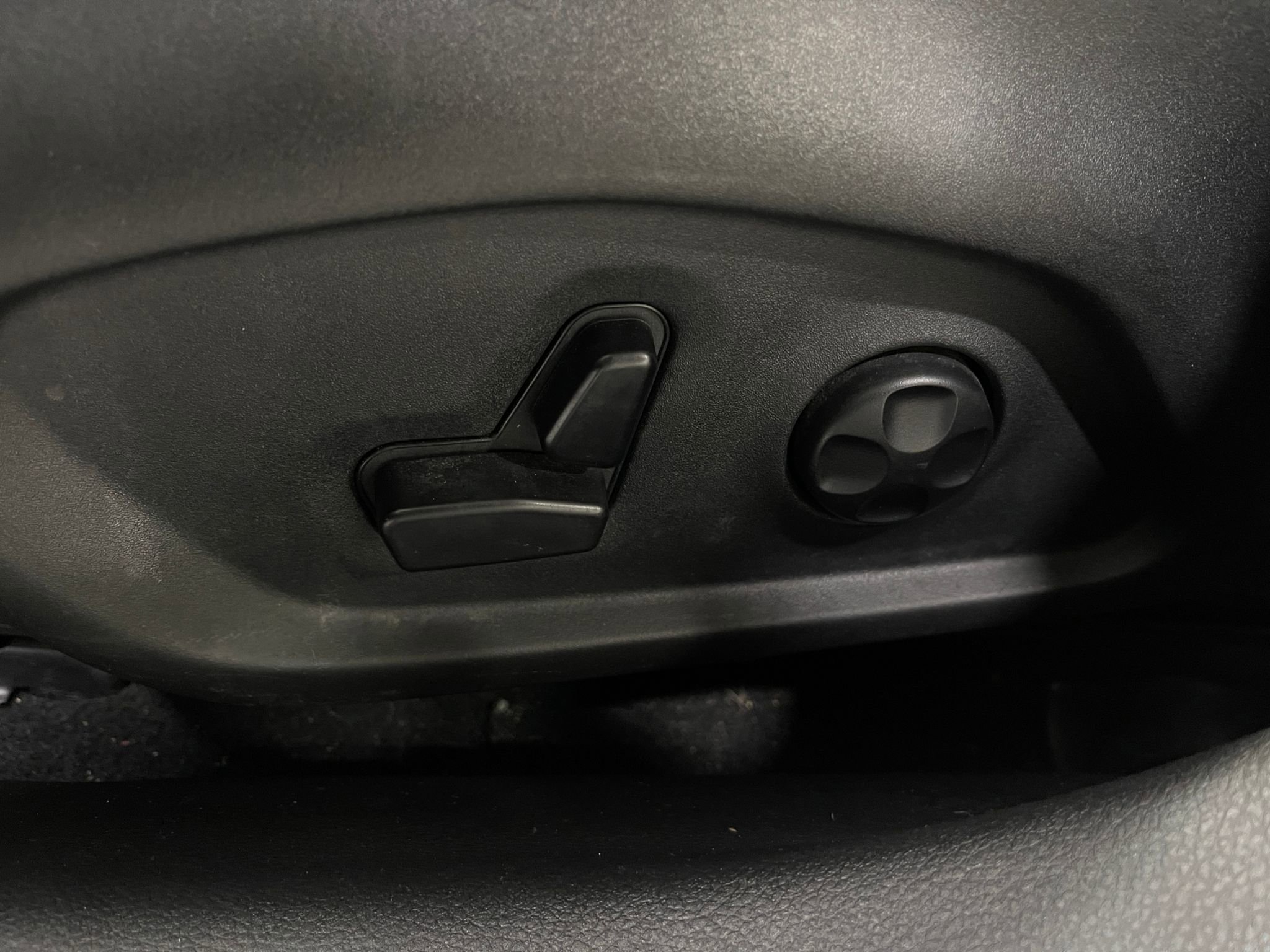 Used 2018 Jeep Compass Limited image 16