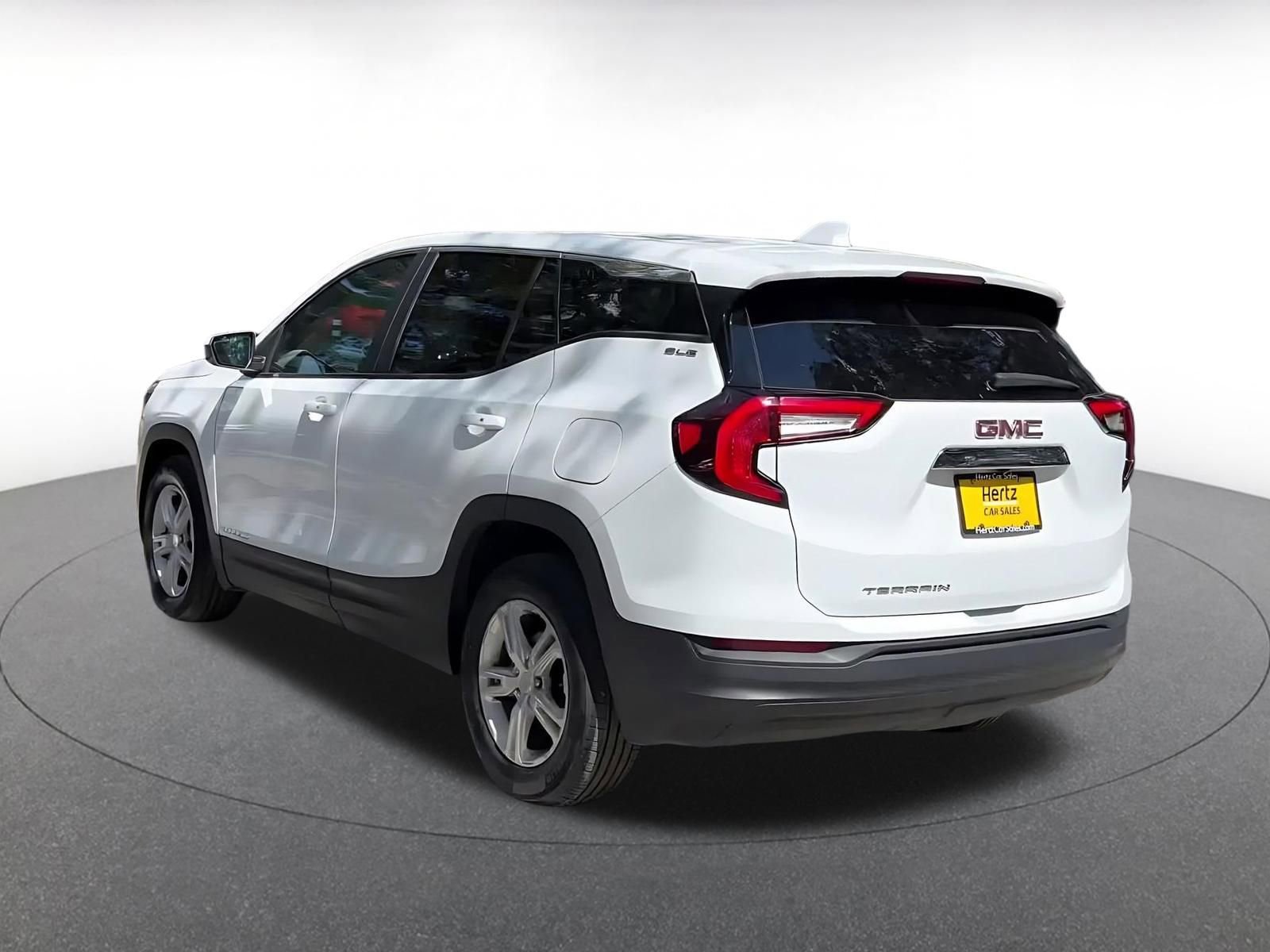 Used 2024 GMC Terrain SLE FWD image 16