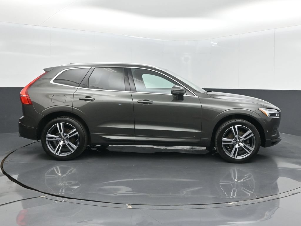 Used 2018 Volvo XC60 T5 Momentum w/ Vision Package AWD/4WD image 5
