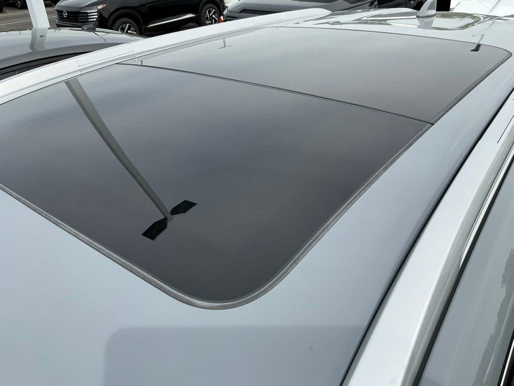 Used 2023 Nissan Rogue SL w/ SL Premium Package FWD image 4