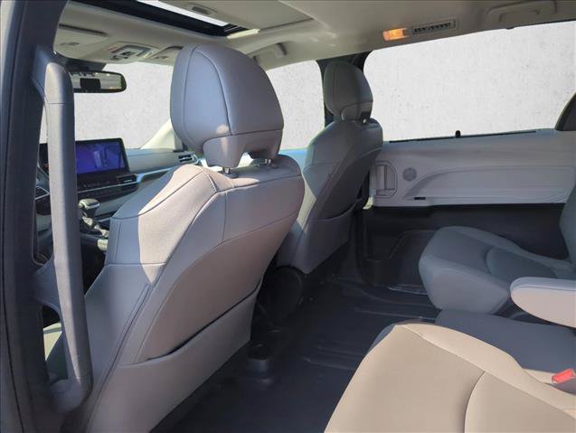 Certified 2025 Toyota Sienna XLE FWD image 23