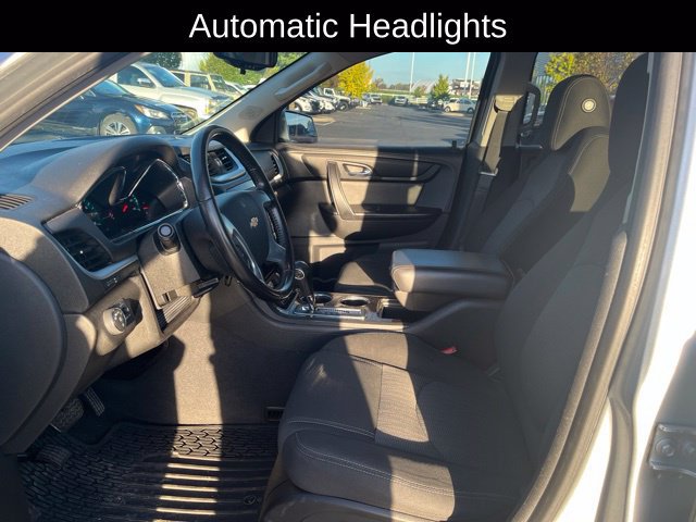Used 2023 Chevrolet Traverse Premier FWD image 12