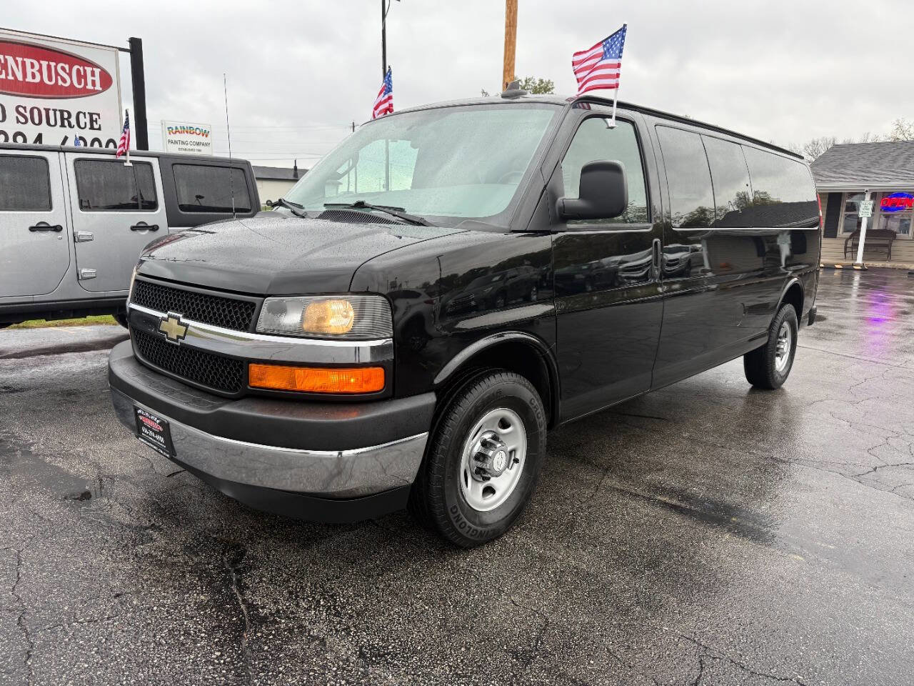 Used 2017 Chevrolet Express 3500 LT w/ LT Preferred Equipment Group image 2