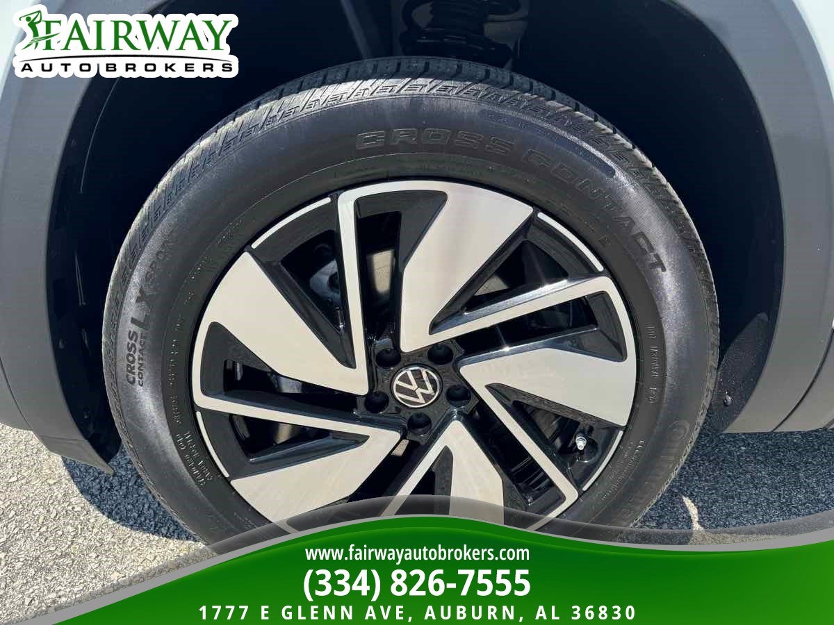 Used 2025 Volkswagen Atlas SE AWD/4WD image 33