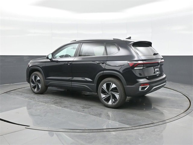 New 2026 Volkswagen Taos SE image 5