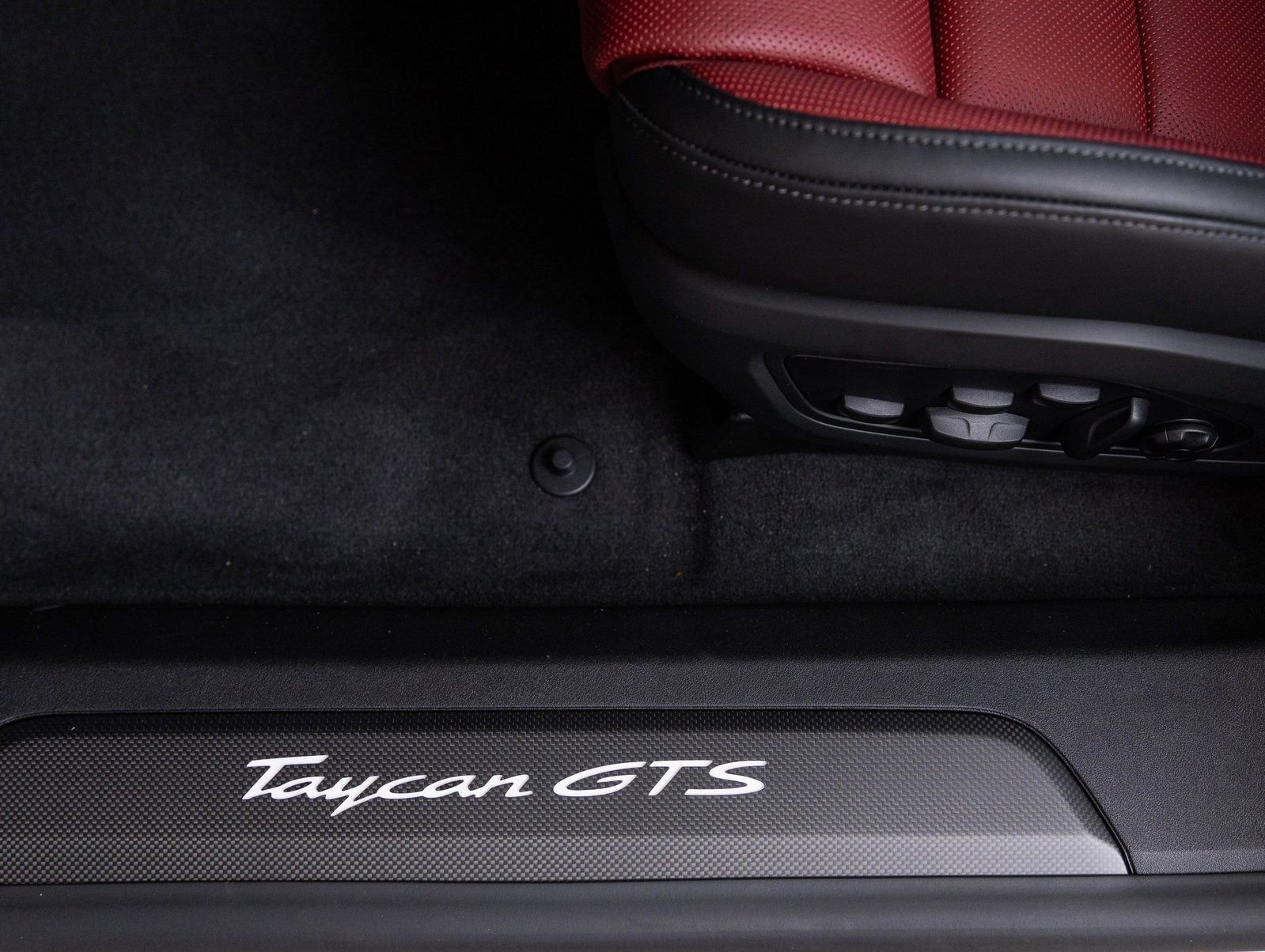 Used 2025 Porsche Taycan GTS image 22
