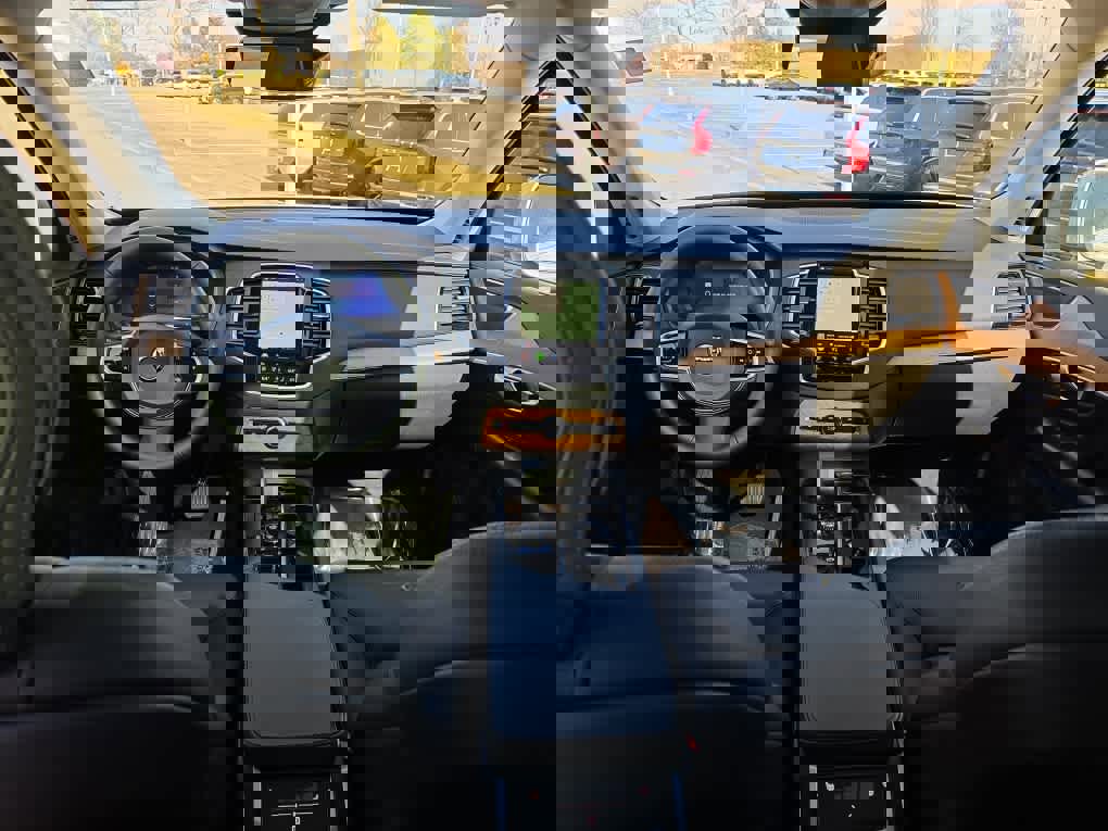 Used 2024 Volvo XC90 B5 Plus image 10