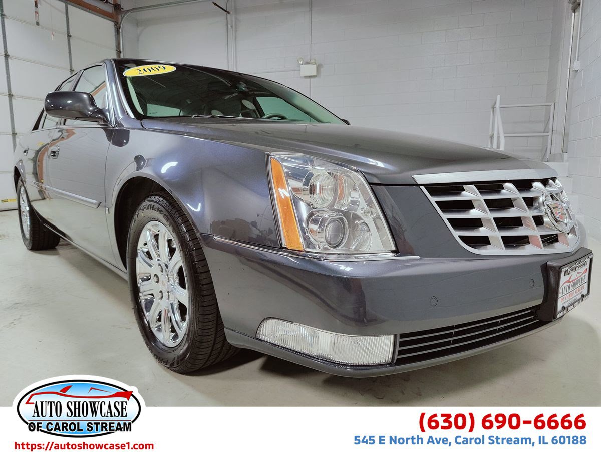 Used 2009 Cadillac DTS w/ Trunk Convenience Package FWD image 1
