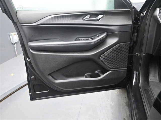 Used 2024 Jeep Grand Cherokee L Altitude image 12