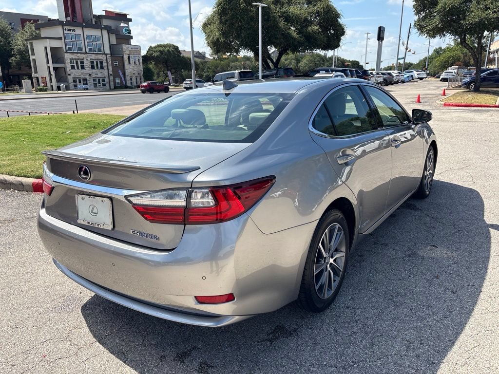 Used 2018 Lexus ES 300h w/ Luxury Package FWD image 5