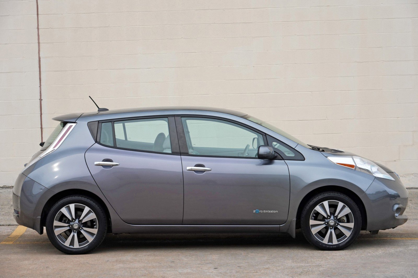 Used 2015 Nissan Leaf SV FWD image 46