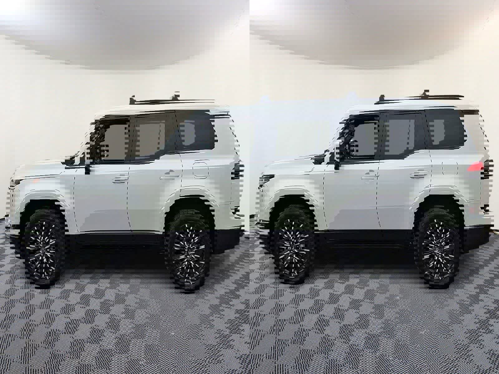 Used 2024 Lexus GX 550 w/ Accessory Package (2T) image 8