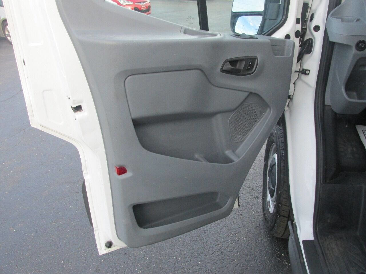 Used 2018 Ford Transit 250 148 Medium Roof image 14