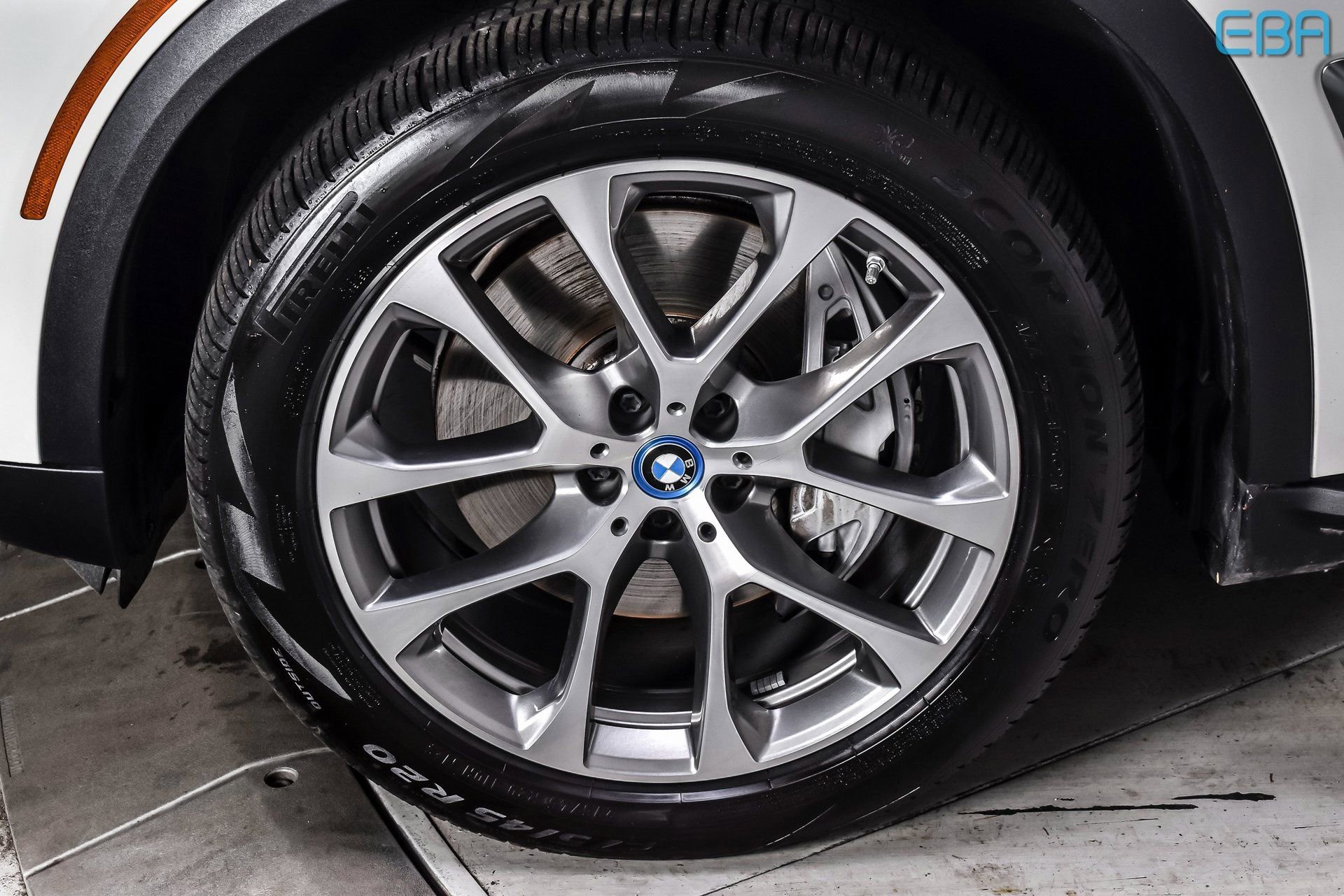 Used 2025 BMW X5 xDrive50e image 10