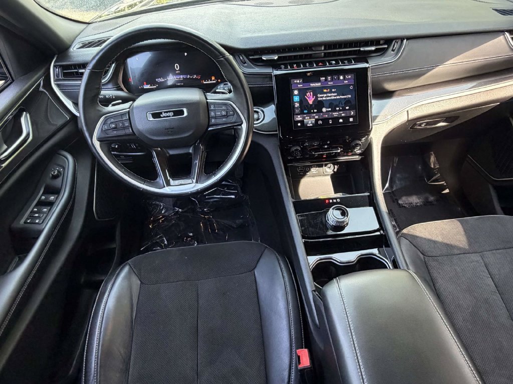 Used 2022 Jeep Grand Cherokee Altitude AWD/4WD image 17
