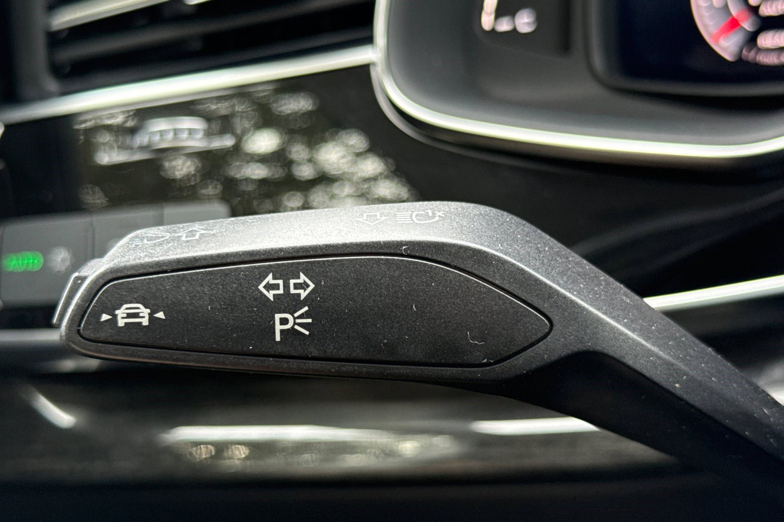 Used 2019 Audi Q8 Premium Plus w/ Premium Plus image 31