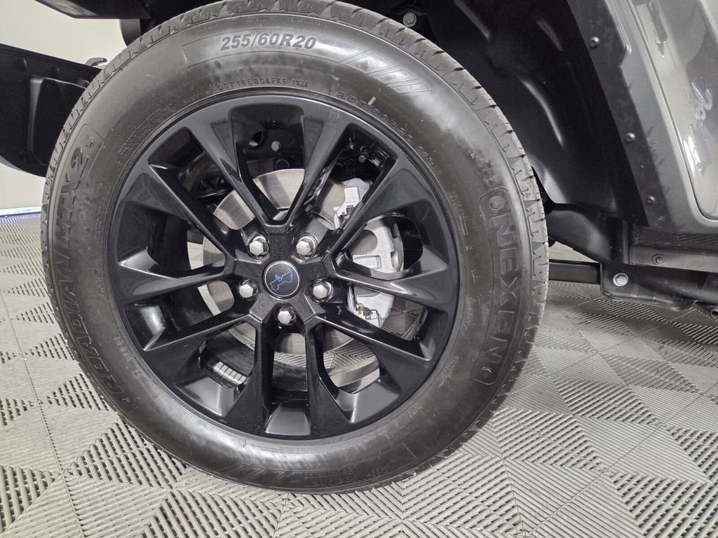 Certified 2025 Jeep Wrangler Sahara w/ Safety Group image 9