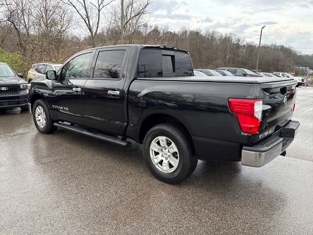 Used 2019 Nissan Titan SV image 3