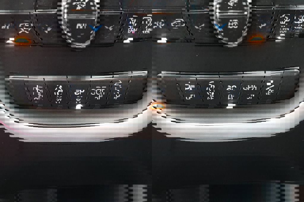 Used 2020 Dodge Durango SXT image 25