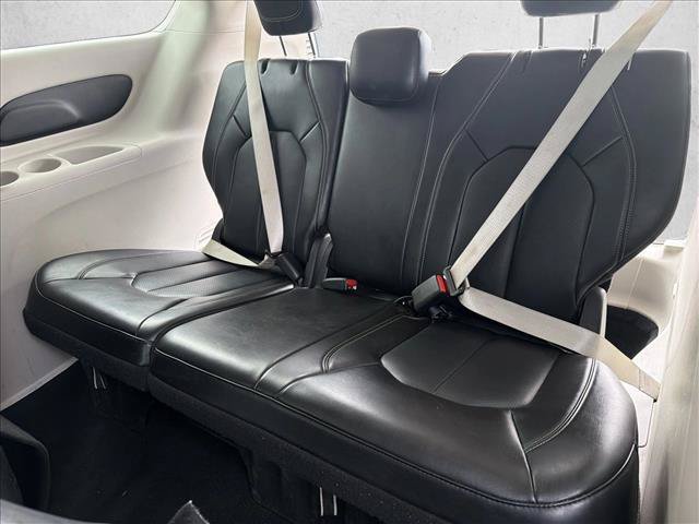 Used 2024 Chrysler Pacifica Limited FWD image 3