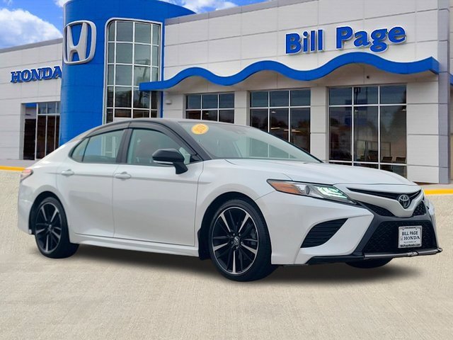 Used 2019 Toyota Camry XSE image 1