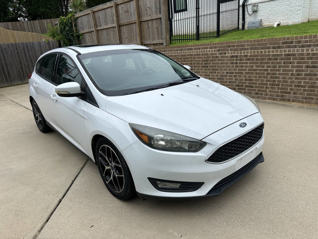 Used 2017 Ford Focus SEL image 2