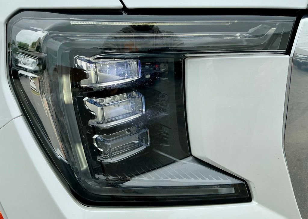 Used 2022 GMC Yukon XL Denali AWD/4WD image 8