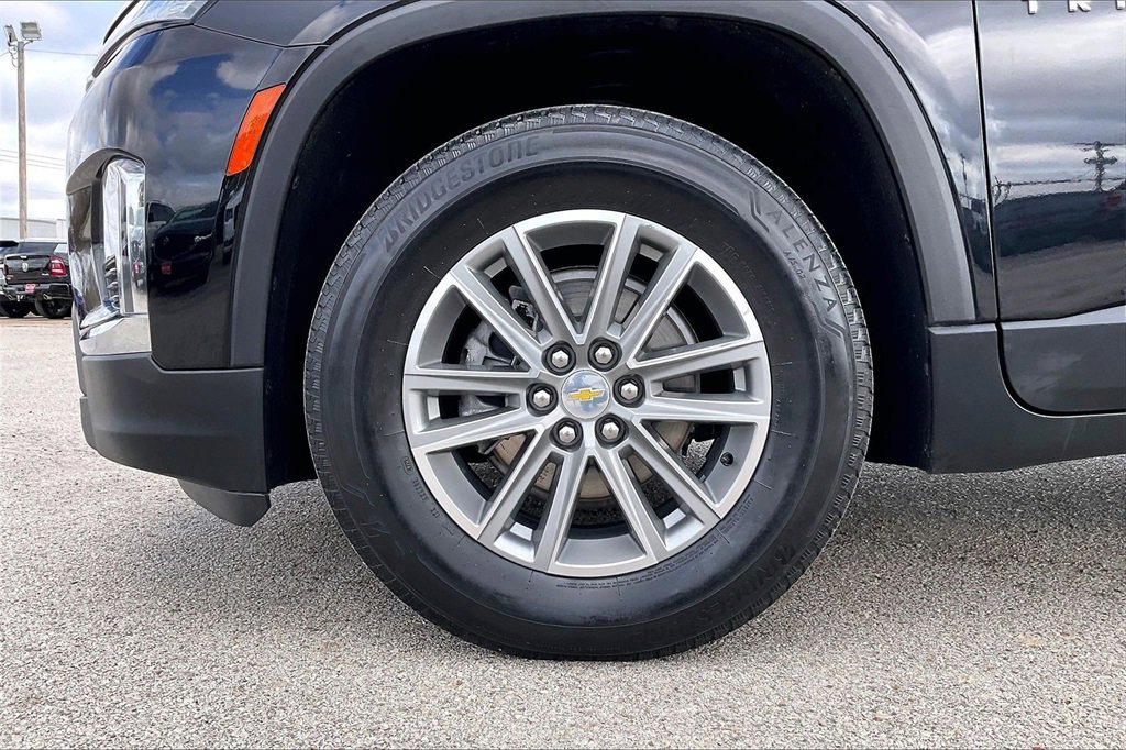 Used 2022 Chevrolet Traverse LT image 35
