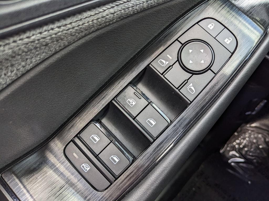 Used 2023 Nissan Rogue S image 49