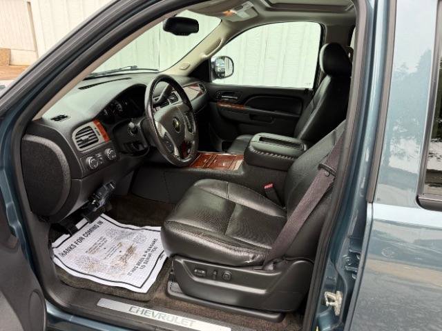 Used 2012 Chevrolet Avalanche LTZ AWD/4WD image 24