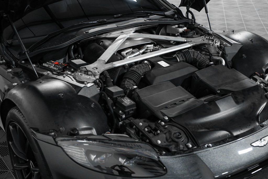 Used 2020 Aston Martin V8 Vantage Coupe image 25