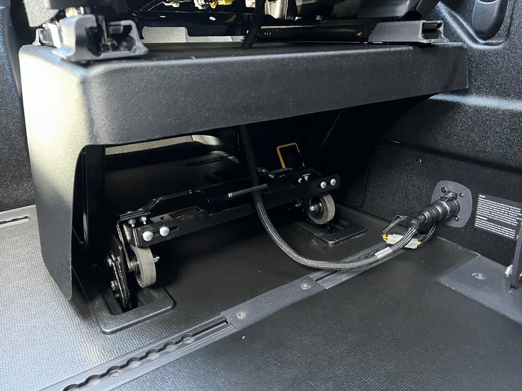Used 2026 Toyota Sienna XLE FWD image 28