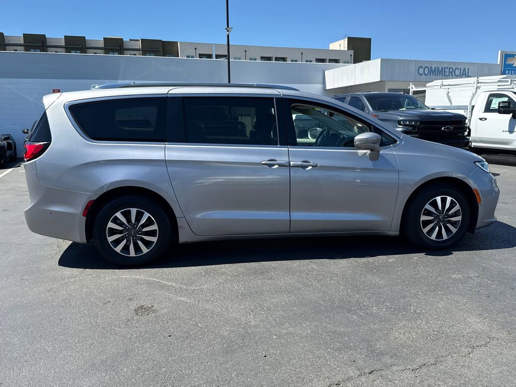 Used 2021 Chrysler Pacifica Touring-L image 11