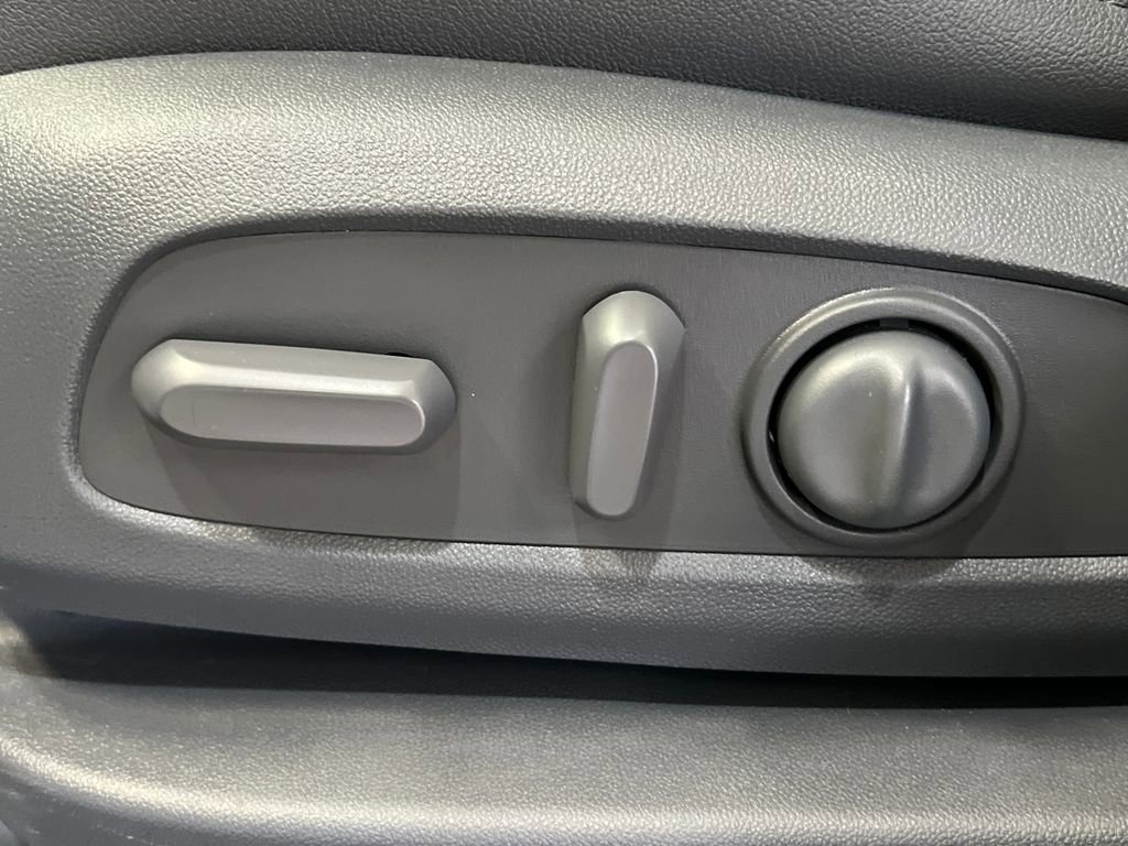 Used 2019 Chevrolet Blazer LT w/ Sun and Wheels Package image 33