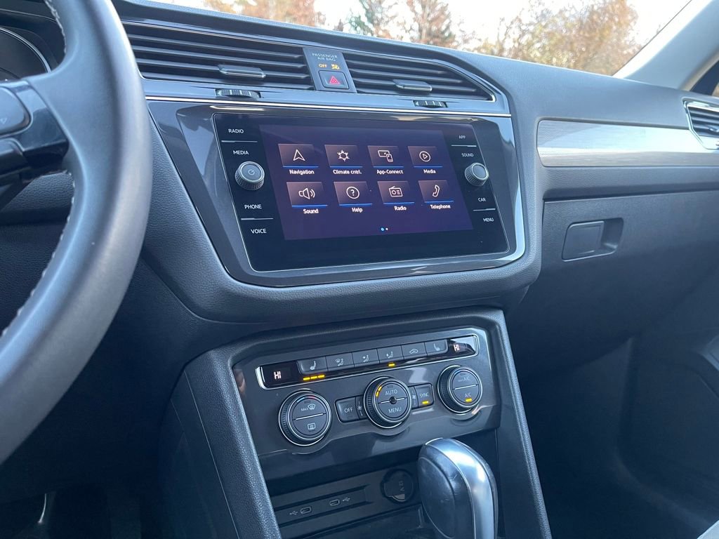 Used 2021 Volkswagen Tiguan SE w/ 3rd Row Seat Package image 24