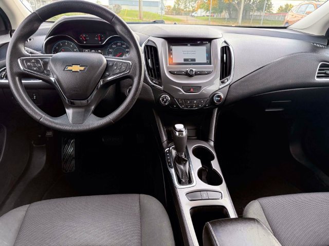 Used 2017 Chevrolet Cruze LT w/ Convenience Package FWD image 14