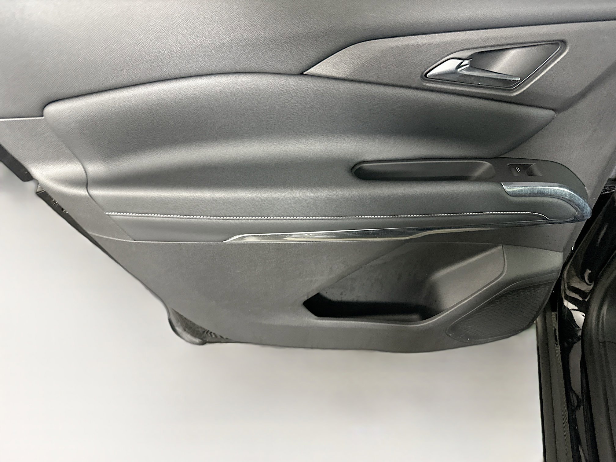 Used 2025 Chevrolet Traverse LT image 26