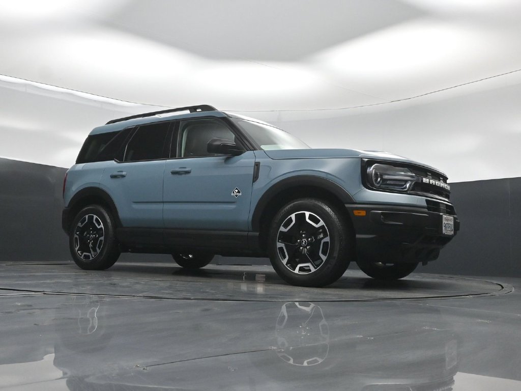 Certified 2023 Ford Bronco Sport Outer Banks w/ Tech Package AWD/4WD image 3