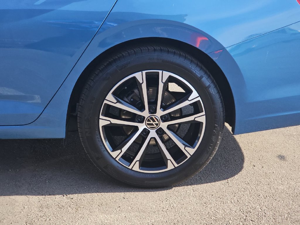 Used 2025 Volkswagen Jetta Sport FWD image 37