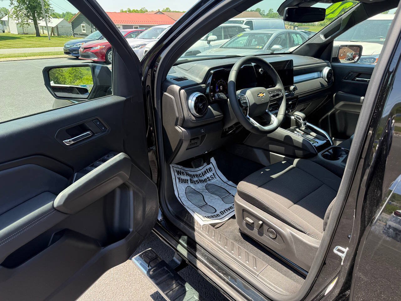 Used 2024 Chevrolet Colorado LT w/ LT Convenience Package II AWD/4WD image 7