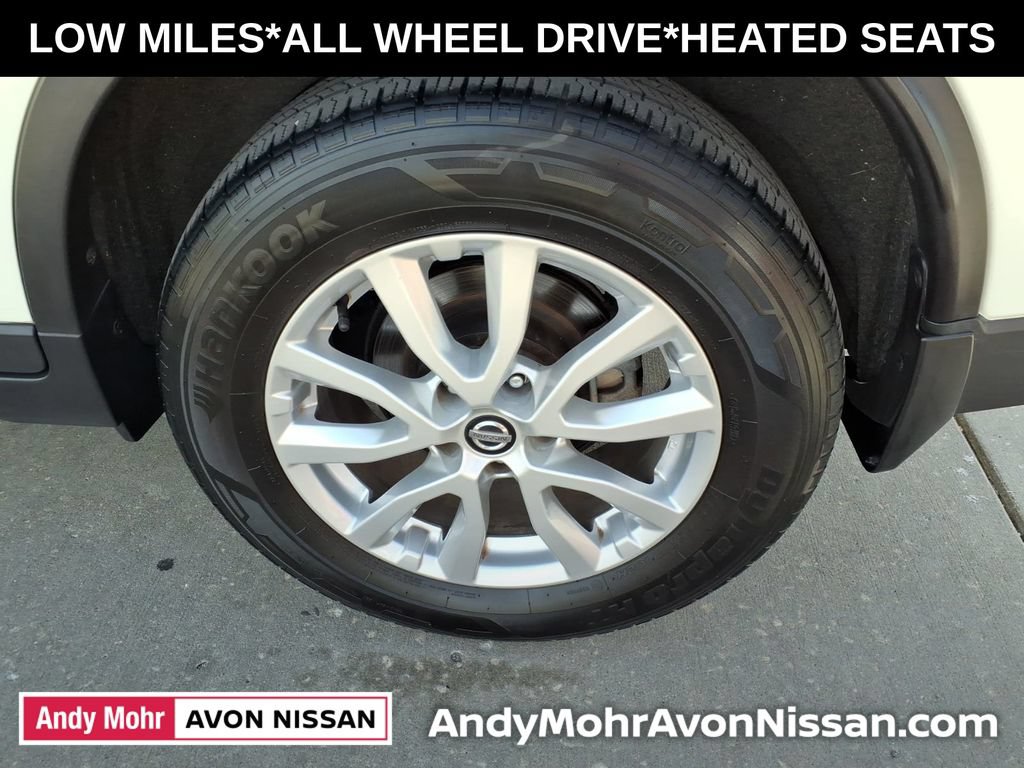 Used 2018 Nissan Rogue SV AWD/4WD image 13