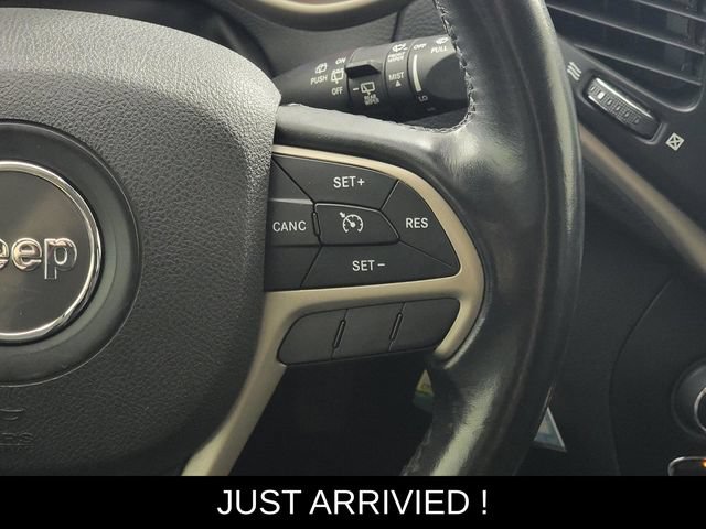 Used 2016 Jeep Cherokee Latitude AWD/4WD image 28